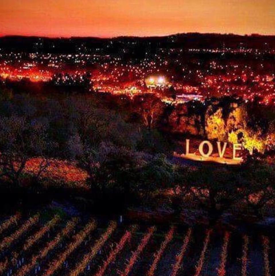 L   O   V   E   , santa&nbsp;rosa